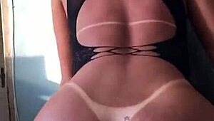 Modelo dando las nalgas in trans crossdressing