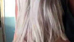 Modelo dando las nalgas in trans crossdressing