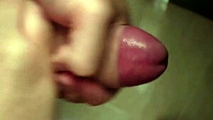 Geiler Kick beim wichsen fetter Schwänze bis massiver Cumshot