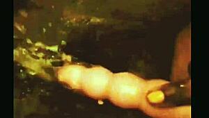 お気に入り玩具でビチョビチョ潮吹きまくり！