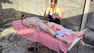 Masaje termina en follada de coño mojado y cachondo