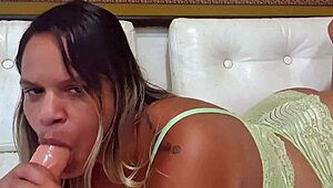 video personalizado da paty bumbum para o cantor xandy