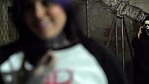 Gotica Culona Es Atrapada En La Calle Por Ghost Face Para Sexo Rudo De Halloween