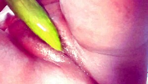 Desibhabhi, sex today my pussy is very tight i applied oil and got fucked!