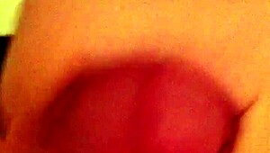 トイレでオナニー中だけどザーメン溜まりすぎて集中できない！