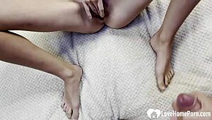 Yeni sevgilim deli gibi sikilip fışkırtıyor