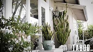 Keira croft gives blowjob to jessy jones