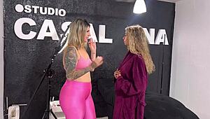 mulher grávida foi tatuar a buceta e acabou fodendo gostoso pediu pra foder o cuzinho e gozar dentro da buceta porque não pode engravidar