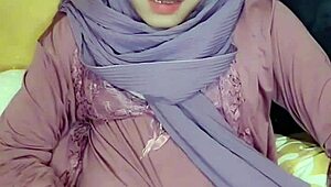 hijab crossdresser masturbates solo... so hot??