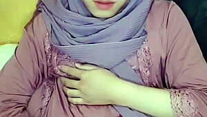 hijab crossdresser masturbates solo... so hot??
