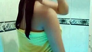 Mi Hermanastro Me Sorprende En El Baño Y Me Folla