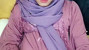 hijab crossdresser masturbates solo... so hot??
