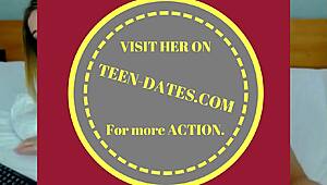 Hot teen masturbates solo on webcam to orgasm