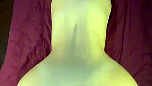 Толстожопая телка скачет ковбойшей, нагибается догги, раздвигает в домашнем POV