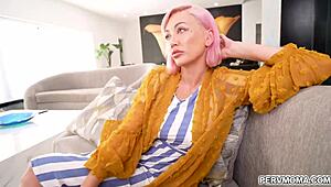 Адира Аллюр садится мордой на лицо, дрочит милф сиськами по бешеному члену свекрови Аллена Свифта