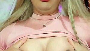 Cazzo trans Rosaditas pulsa mentre se lo tira forte