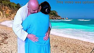 hey agarabas olpr moan loud fingering shaved pussy beach public 😩💦