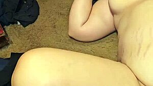 Vrei foot fuck țâțe mari milfă grasă cât geme după mai mult?