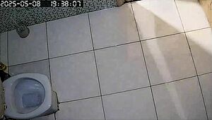 hidden cam catches busty bbw neighbor shaving her huge fat pussy in the bath