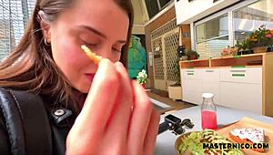 Culito petite apretado dilatado por verga enorme en follada vlog vacaciones