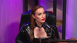 Руса милф кралица домина доминира BDSM латекс тийз парти