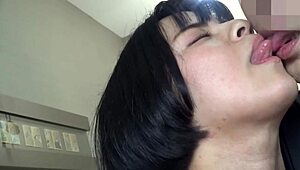 Infermiera curiosa in lingerie lecca culo e geme sul cazzo paziente ospedale gonzo