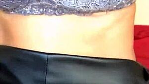 ebony milf vibes her wet pussy hard with toy then pees everywhere on herself