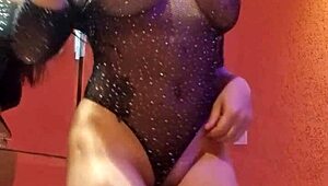 come watch my juicy pussy flashing and teasing just for you