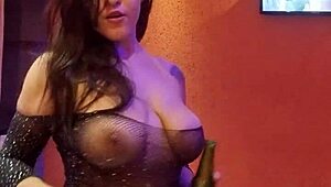 come watch my juicy pussy flashing and teasing just for you