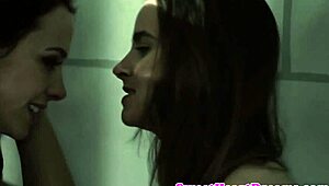 pussylicking les inmate tribs wildly in prison cell 😈👅💦