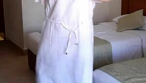 Heiße Omi giert nach BBC stößt Riesen Dildo tief rein mit Strümpfen 😍