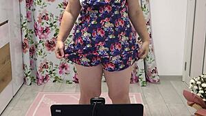 Juicy pawg milf shakes thong ass closeup on cam! Chubby figure fetish home show