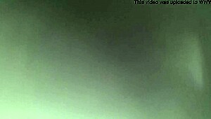 Blond mormor fru tigger om sperma djupt i hennes trånga rumpa