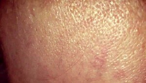 Blond mormor fru tigger om sperma djupt i hennes trånga rumpa