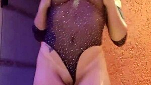 come watch my juicy pussy flashing and teasing just for you