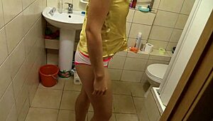 i love pissing while jerking my wet pussy, big ass milf homemade fetish 💦🍑😈