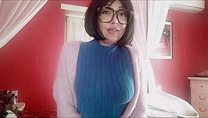 Chantal squirts wildly with her new sex toy