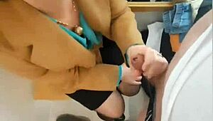 Milf française reine de la pipe suce des bites partout dehors en lingerie sexy