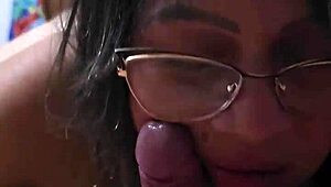 la mamá de mi mejor amigo mamaba con ganas después de tanto tiempo!