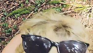 Milf française reine de la pipe suce des bites partout dehors en lingerie sexy