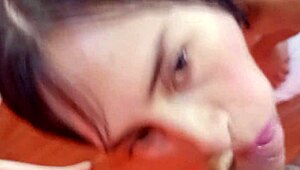 candyboom siempre tan rica arrodillada COMIENDOSE la verga pa sus fans mirandolos fijo 😩💦