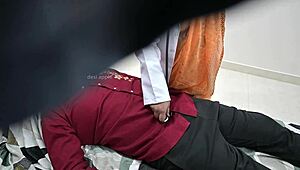 دكتور خلي المريضة تنزل جامد في الفحص دلوقتي