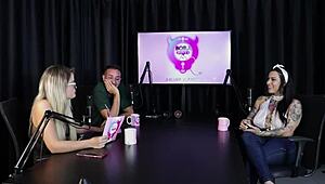 gosta de boquete babado?? agora leva gangbang reverso com fetiches loucos lexi mallet sheer red 🔥💦👯‍♀️