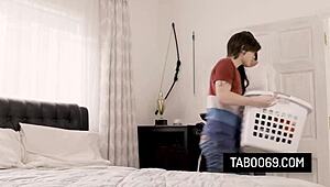 Софи Мари нимфоманка-мачеха соблазняет пасынка на жесткий догги