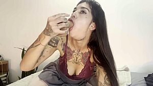 Mokre deepthroat na maksa aż łzy spływają po całej twarzy!