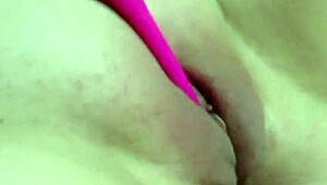 wife's vibe buzzes her to orgasm by fuck buddy 😍💦