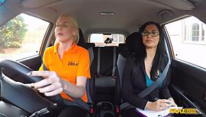 Zdany Test: Blondynka liże cipkę instruktorki