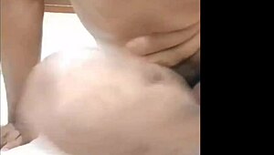 Nevastă nepaleză sexy suge pula soțului ca o pro