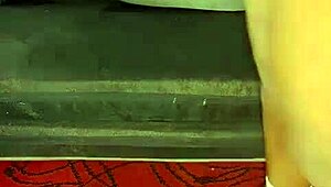 sundaydogood614 shares her shaved pussy in homemade lesbian play update 932