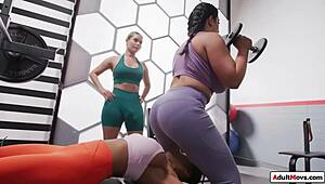 Busty Futa Babe's Heart-Racing Suck-Off During Squats Thrills!